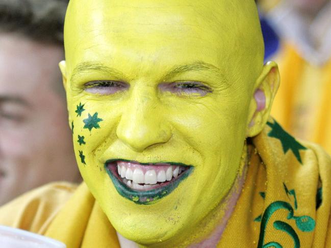 Sport - Aust Wallabies VS England at Suncorp Stadium Rugby Union - Matt Williams ejoys a beer. picSteve/Pohlner Jun 2004 headshot face head paint sport action fans supporters