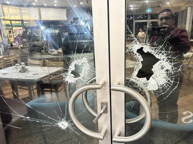 Doors, monitors smashed after midnight cafe break-in