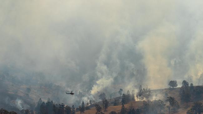 Photos of the Gold Coast fires raging on from Canungra Beechmont not far from Beechmont, looking west. PICTURES: Dirk Klynsmith www.dirkklynsmithphotography.com