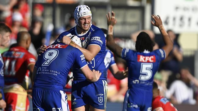 The Bulldogs celebrate after beating the Dolphins in a one-point thriller. (Photo by Ian Hitchcock/Getty Images)