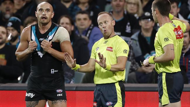 Umpire Ray Chamberlain gestures to Sam Powell-Pepper during Port Adelaide’s qualifying final win against Geelong.