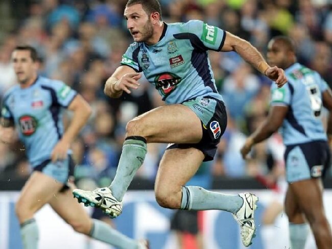 State of Origin II, 2012: NSW hooker Robbie Farah sends the ball downfield. Picture: Gregg Porteous