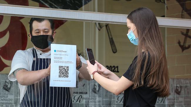 A customer scans a QR code before dining at a Melbourne restaurant. Picture: NCA NewsWire / Ian Currie