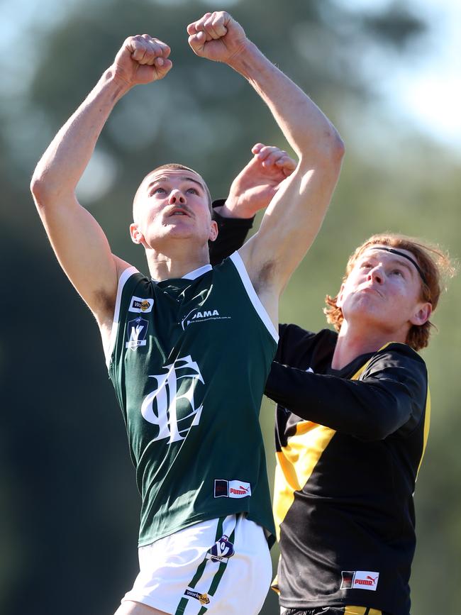 Echuca’s Lachlan Watson prepares to mark in front of Rochester’s Mitch Cricelli.