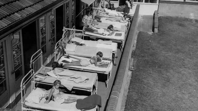 Heliotherapy at the Children’s Hospital’s orthopaedic section in Mt Eliza; circa 1950s. Picture: Royal Children’s Hospital Archives.