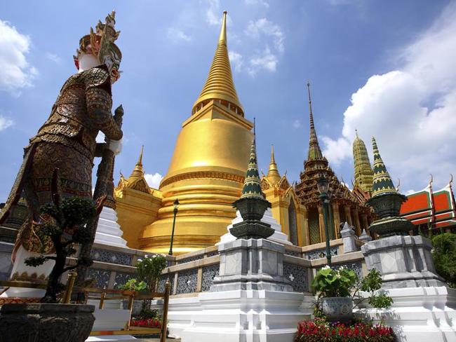 Beware of people trying to convince you major tourist destinations, such as the Grand Palace, are closed. Check with your hotel or an official visitors centre instead of accepting their ideas for alternatives.