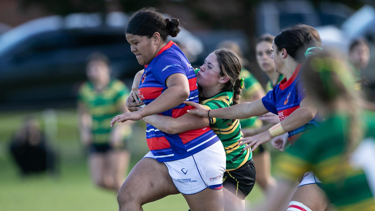Manly player Seal Manutofu on the run.