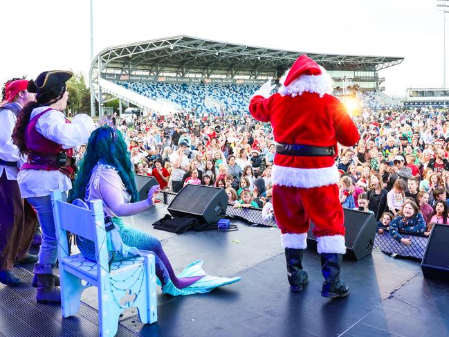 Santa and the crowd. Picture: Susie Ward