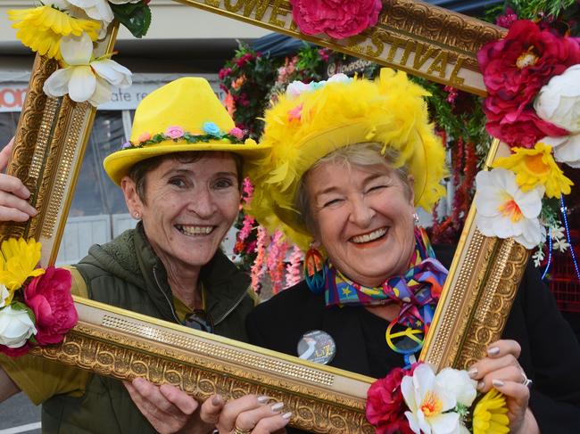 Rita Noon and Liz Linderman at Main Beach Street Festival, Main Beach. Pic: Regina King (copyright restrictions apply 07 55322193). "FEES APPLY, ONE TIME USE, NO ON-SELL OR ON-PASS". Pic for The Inside Word GC Bulletin ONE TIME USE ONLY. Please call for permission to use.