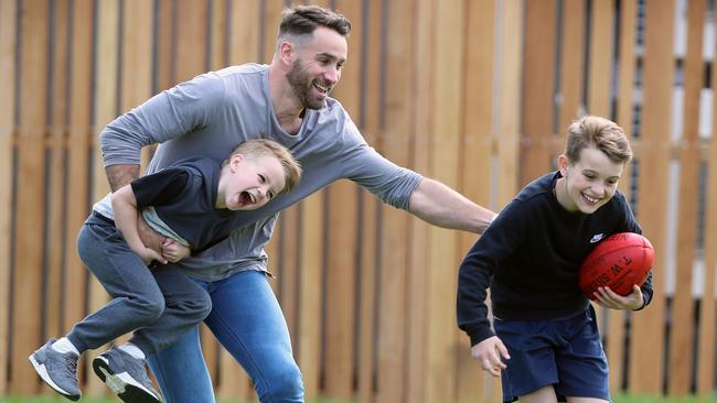 Andrew Walker with his sons Cody, 9 and Arli, 5. Picture: Alex Coppel