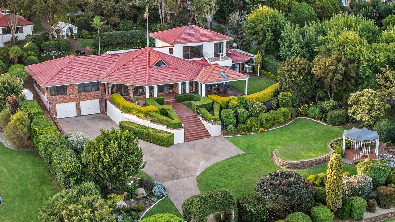 5 Burraway Court in Middle Ridge sold through Helen Austin Property in February 2022 for $2.03m.