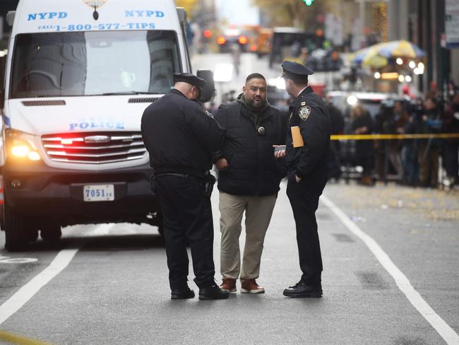 NEW YORK, NEW YORK - DECEMBER 04: Police gather outside of a Hilton Hotel in Midtown Manhattan where United Healthcare CEO Brian Thompson was fatally shot on December 04, 2024 in New York City. Brian Thompson was shot and killed before 7:00 AM this morning outside the Hilton Hotel, just before he was set to attend the company's annual investors' meeting.   Spencer Platt/Getty Images/AFP (Photo by SPENCER PLATT / GETTY IMAGES NORTH AMERICA / Getty Images via AFP)