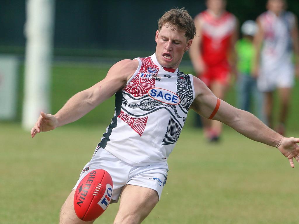 Jack Mentha playing in Waratah vs Southern Districts in the NTFL. Picture: Glenn Campbell