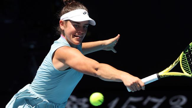 Jennifer Brady of the US hits a return against Croatia's Donna Vekic during their women's singles match on day eight of the Australian Open tennis tournament in Melbourne on February 15, 2021. (Photo by Brandon MALONE / AFP) / — IMAGE RESTRICTED TO EDITORIAL USE – STRICTLY NO COMMERCIAL USE —