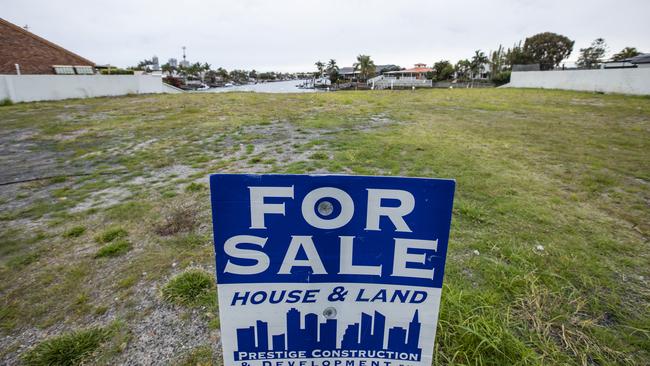 Site of the drama: The block of land where buried cash was found in Lae Drive Runaway Bay. Picture: Mark Cranitch.