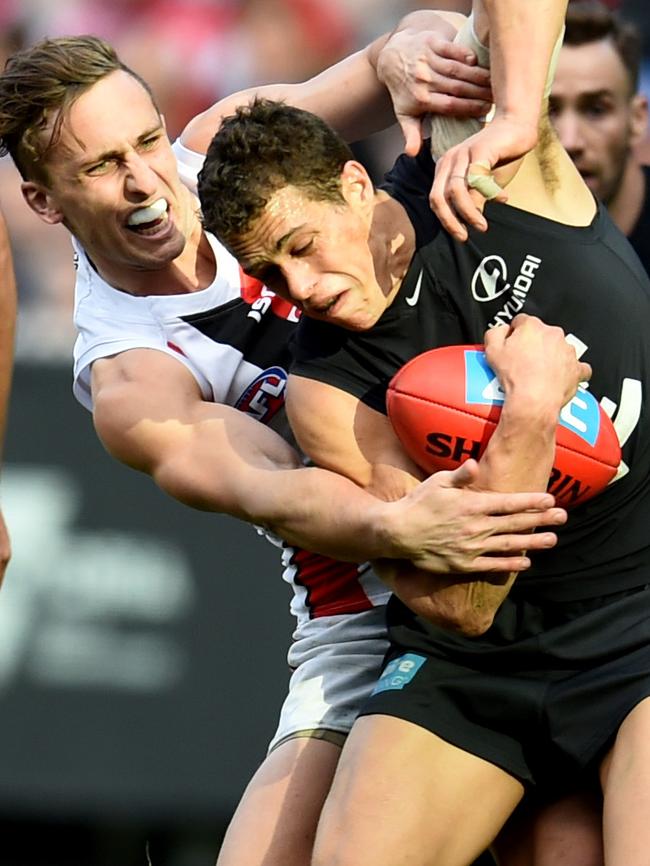 Luke Dunstan injures his shoulder tackling Ed Curnow.