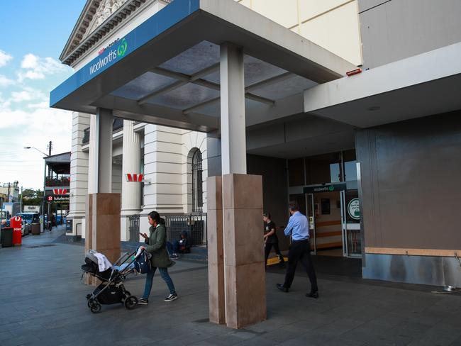 Woolworths, Balmain, today, that was deep cleaned overnight. An employee of Woolworths, Balmain, has tested positive to Covid 19.Picture:Justin Lloyd