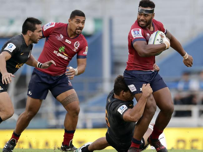 Reds centre Samu Kerevi (R) is tackled by Argentina's Jaguares flanker Pablo Matera (2-R).