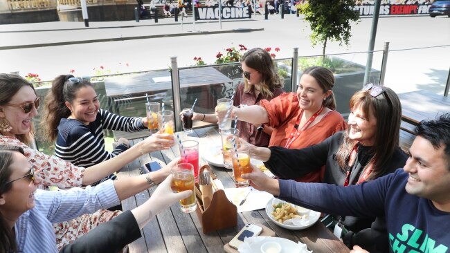 Melburnians eat out as Australia learns to live with COVID-19. Picture: NCA NewsWire / David Crosling