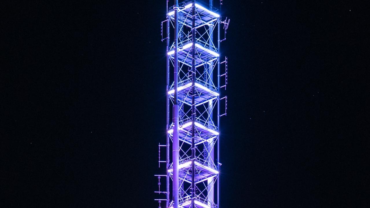 101 Collins lightshow Melbourne: tower creates skyline spectacle