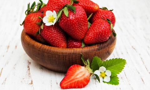 <b>STRAWBERRIES, ORANGES, TOMATOES</b>
<p>While experts still can't agree on whether taking high doses of vitamin C will have any significant effects on cold and flu symptoms, some studies show that taking vitamin C may actually help prevent the onset of colds and flu.</p> <p>Studies do show, however, that there a health benefits to eating vitamin C rich fruits and vegetables - three or more cups each day (as the body can't store vitamin C, it is vital that you replenish your supplies every day) will act as a general immune-booster. The trick is to receive the vitamin C via whole foods rather than as a supplement so fill your diet with vitamin C rich foods such as strawberries, oranges, tomatoes and broccoli.</p>
