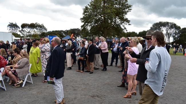 Hamilton Cup Races 2022 - People excited to watch all the entrants of the Fashions on the Field display their outfit.