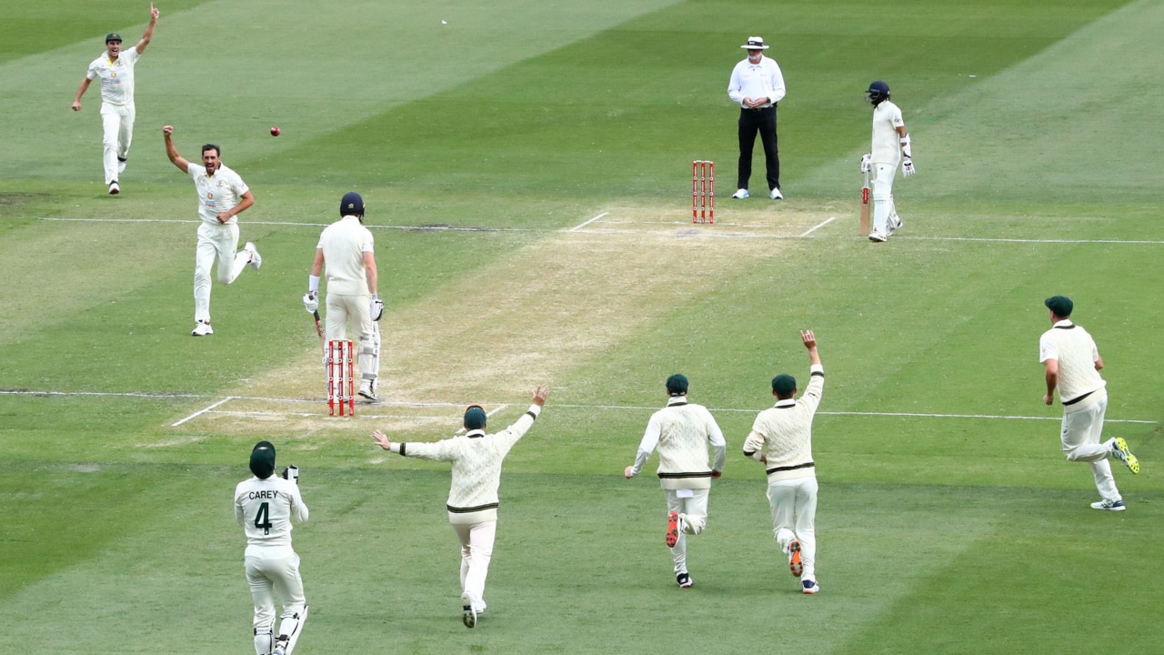 Australia's cricketers are 'doing us proud' but the administrators 'are doing a shocking job' 