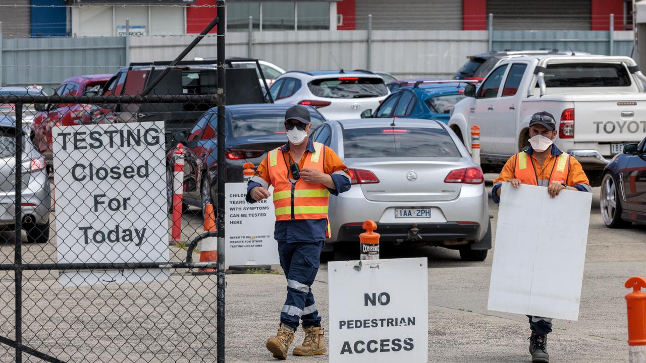 Workers close the Tullamarine Covid testing site as it reached capacity on Sunday afternoon. Picture: NCA NewsWire / David Geraghty