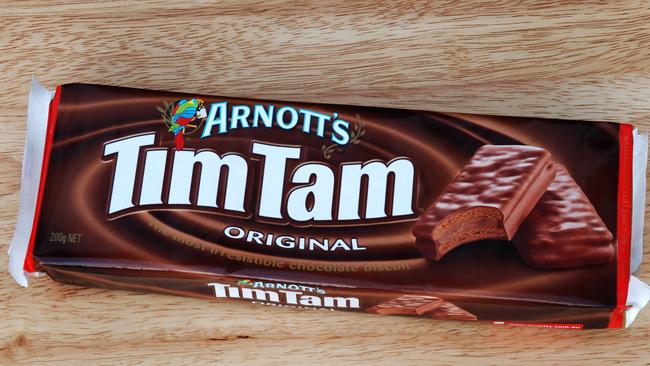 A0K1JK Packet of Arnott`s Tim Tam biscuits. Image shot 2006. Exact date unknown.