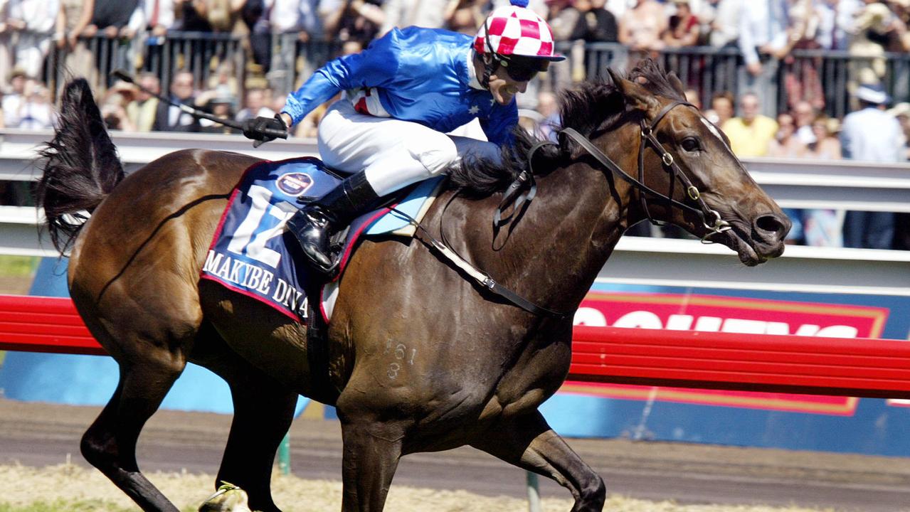 NOVEMBER 4, 2003 : Racehorse Makybe Diva ridden by jockey Glen Boss crosses the finish line to win the Melbourne Cup at Flemington 04/11/03.
  Turf A/CT