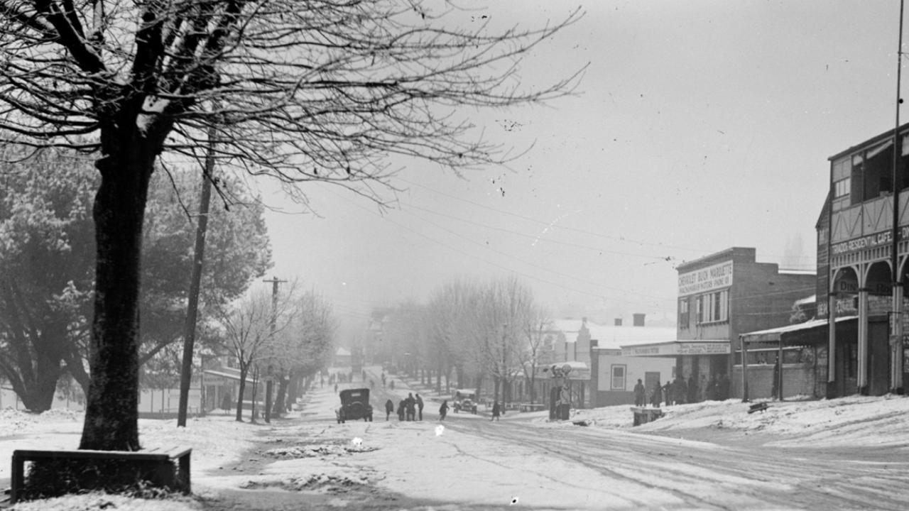 The main street of Healesville covered in snow in the early 20th Century. Picture: State Library of Victoria