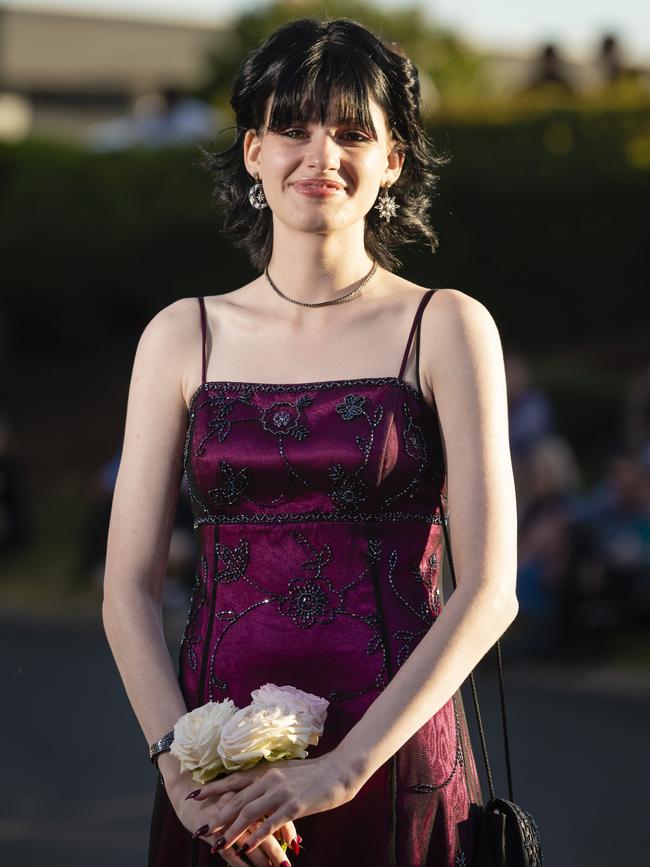 Bella Lewis arrives at Harristown State High School formal at Highfields Cultural Centre, Friday, November 18, 2022. Picture: Kevin Farmer