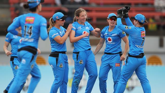 SYDNEY, AUSTRALIA - NOVEMBER 07: Darcie Brown of the Strikers celebrates with team mates after taking the wicket of Jess Jonassen of the Heat during the Women's Big Bash League WBBL match between the Brisbane Heat and the Adelaide Strikers at North Sydney Oval, on November 07, 2020, in Sydney, Australia. (Photo by Matt King/Getty Images)