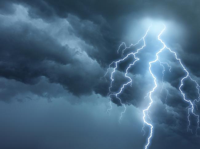 Severe thunderstorms could cause havoc across the Northern Territory today as monsoonal conditions continue.