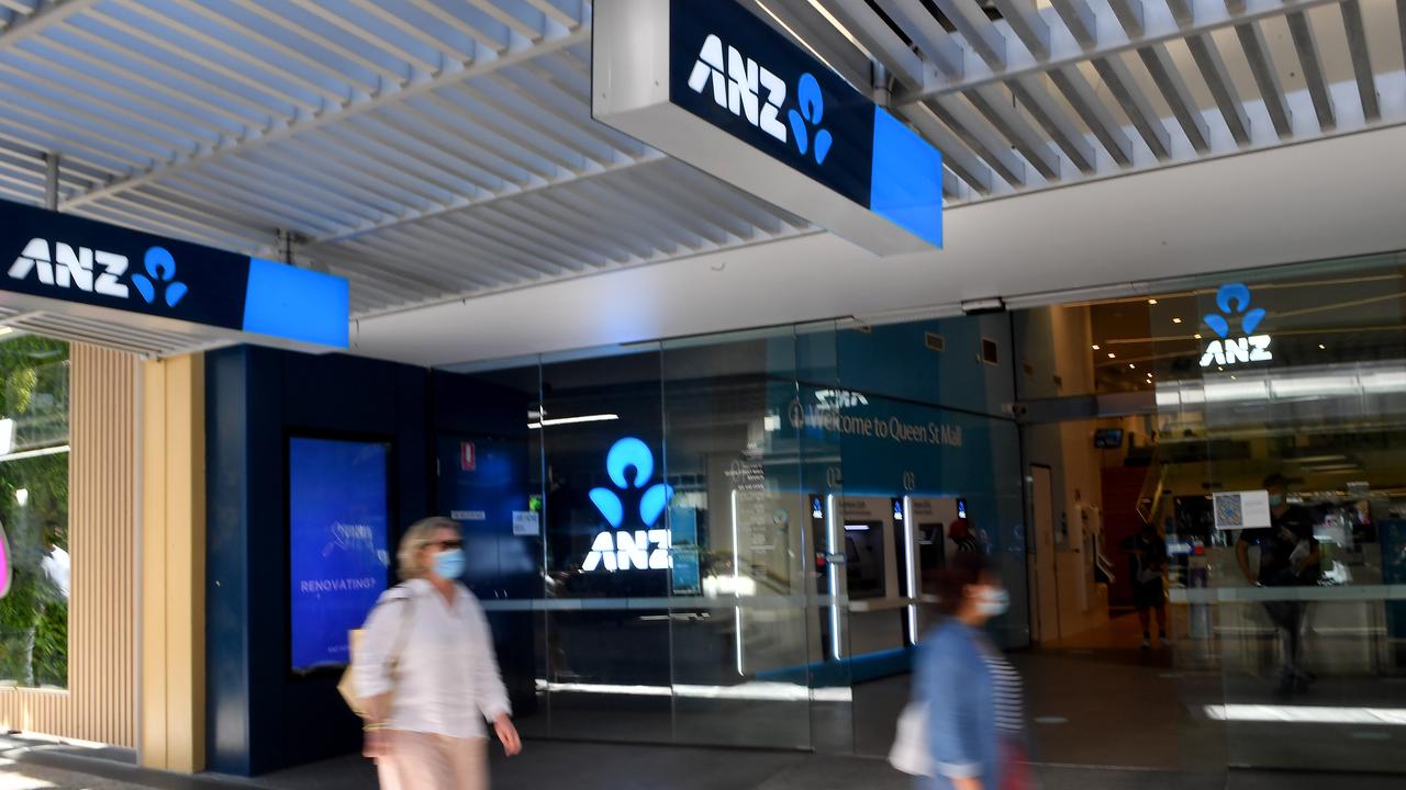 More former ANZ staff have backed claims the bank is driving customers out of its branches. Picture: NCA NewsWire / John Gass.