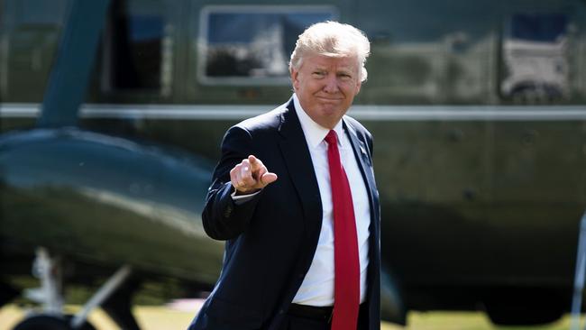 US President Donald Trump walks from Marine One to the White House. (AFP PHOTO / Brendan Smialowski)