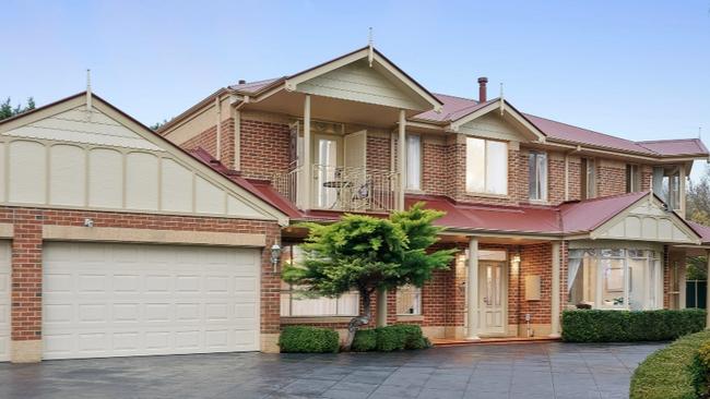 VIC REAL ESTATE: 23 Claremont Way, Lysterfield - On The Market