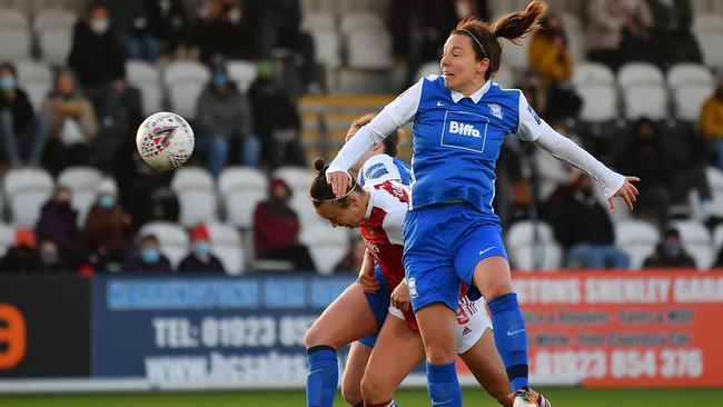 Caitlin Foord steals in to score for Arsenal.