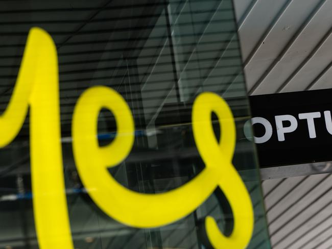 MELBOURNE, AUSTRALIA - NCA NewsWire Photos - 4 MAY 2024: Optus signage is seen outside a store on Bourke Street. Picture: NCA NewsWire / Diego Fedele