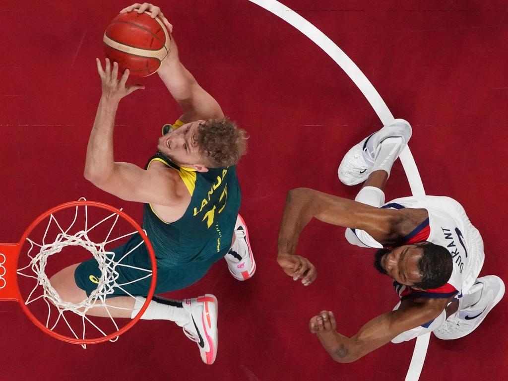 Durant did it on both ends. (Photo by Brian SNYDER / POOL / AFP)