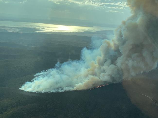 At Least 800 hectares have been burn at the scrub fire at Mount Remarkable in the Flinders Ranges.