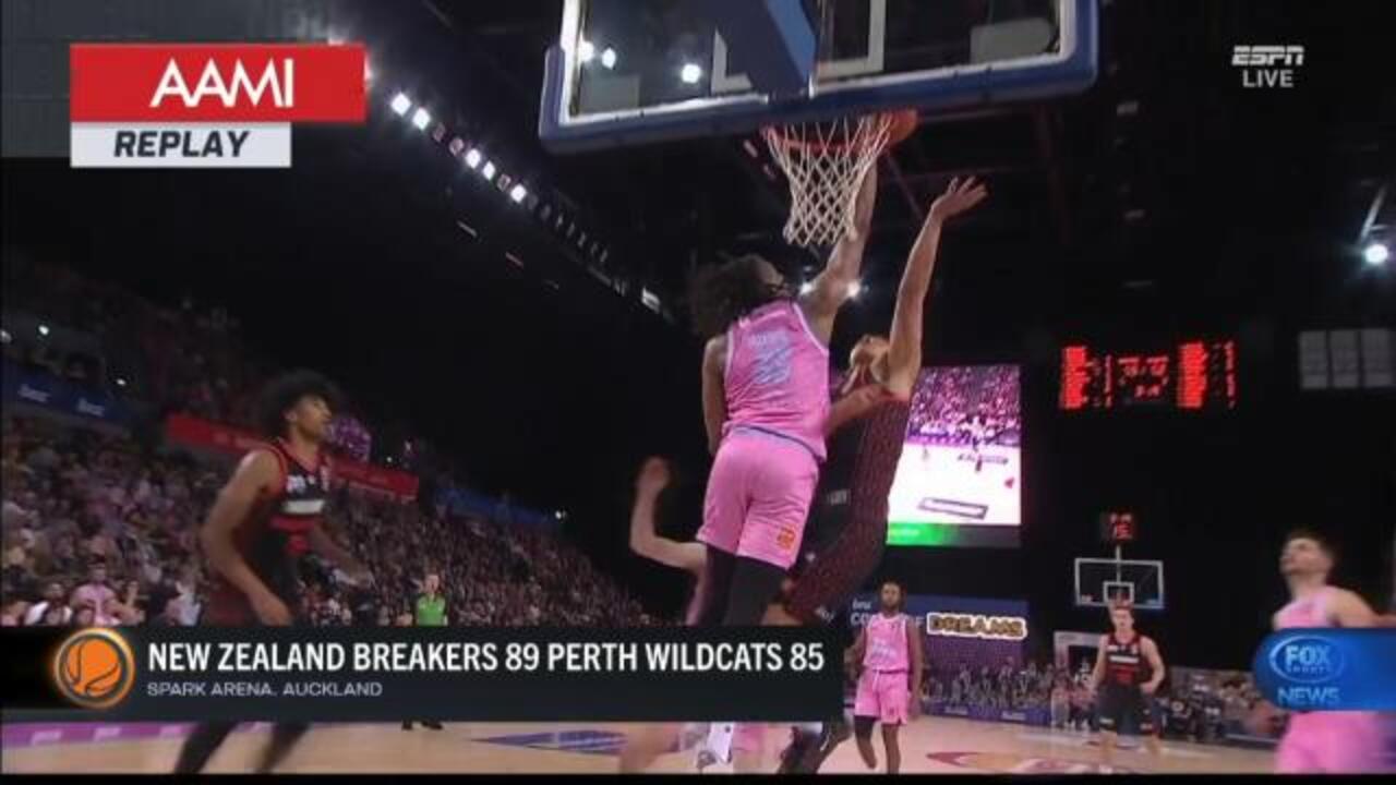 Wildcats star suffers rib injury in loss