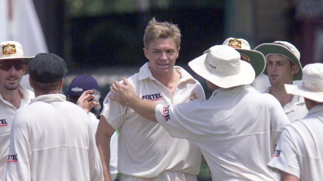 Scott Muller is congratulated by his teammates after taking his third wicket.in Colombo. pic, david/white