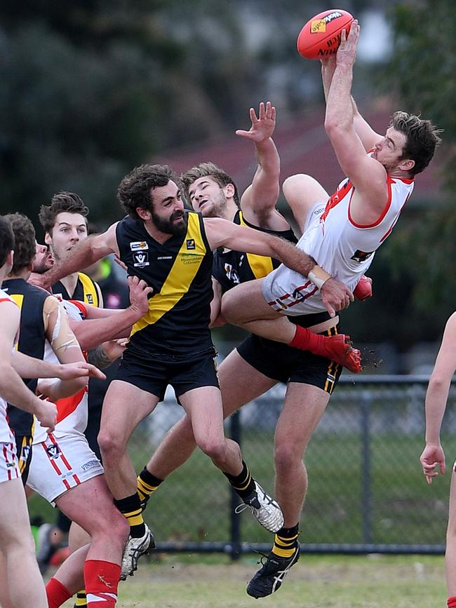 Sorrento coach Luke Tapscott marks over Seaford coach Zac Vansittart (with beard).