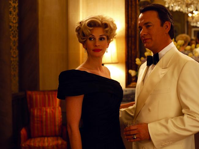 Julia Roberts and Tom Hanks in Charlie Wilson’s War.