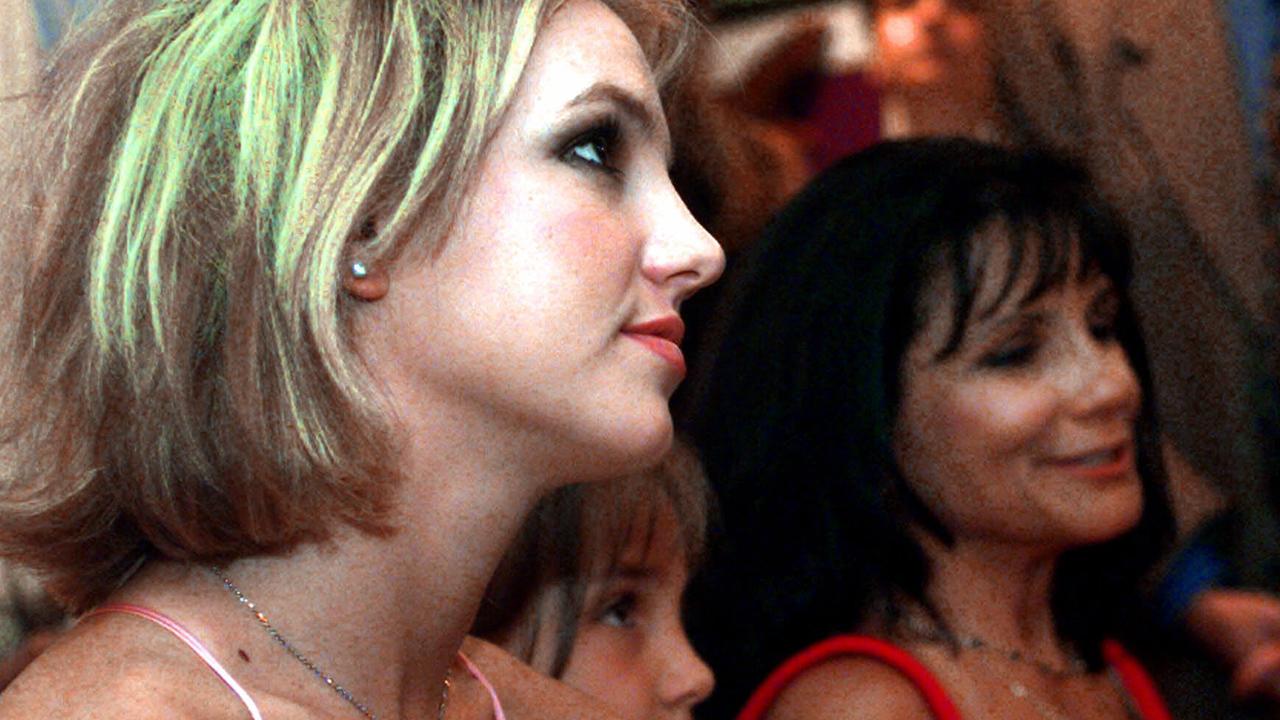 Britney pictured with her mother in 2000. Picture: AP Photo.