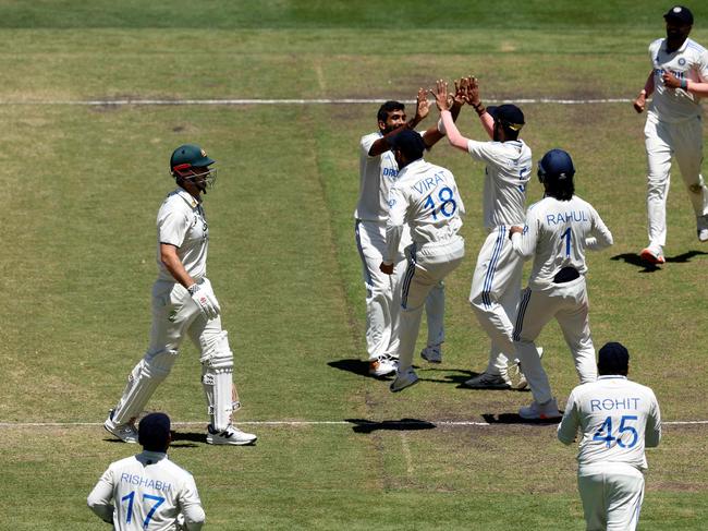 Indian players celebrate the wicket of Mitch Marsh. Picture: Martin KEEP / AFP)