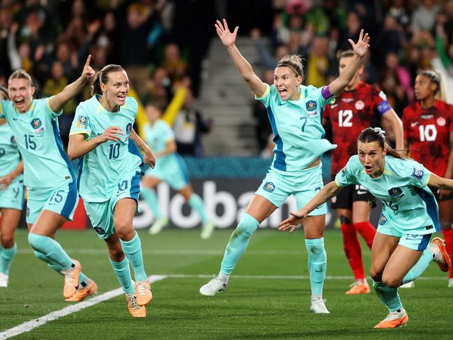 MELBOURNE, JULY 31, 2023: 2023 Fifa Womens World Cup - Australia V Canada. Hayley Raso of the Matildas scores the second goal during the match at Melbourne Rectangular Stadium. Picture: Mark Stewart