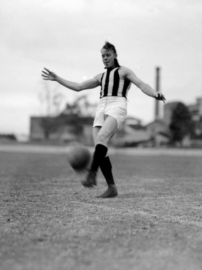 Collingwood’s Marcus Whelan on Victoria Park in 1936.