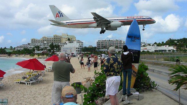 Extreme landings at St Maarten Airport. Picture: Alijengi, Flickr